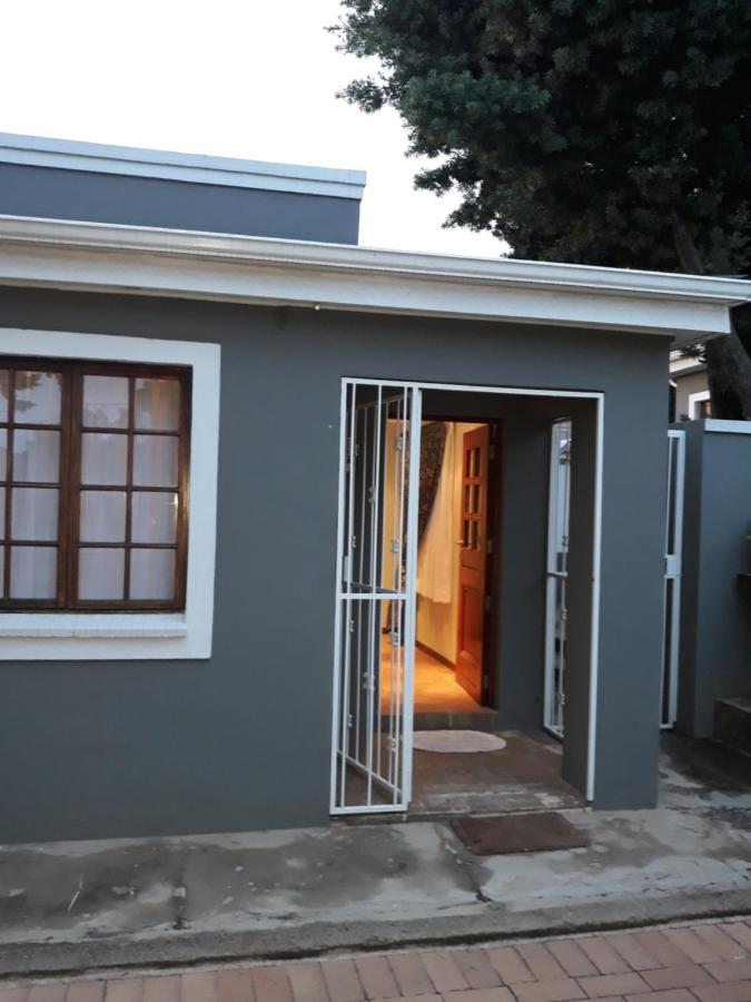 Fancy Pansy Apartman Germiston Kültér fotó